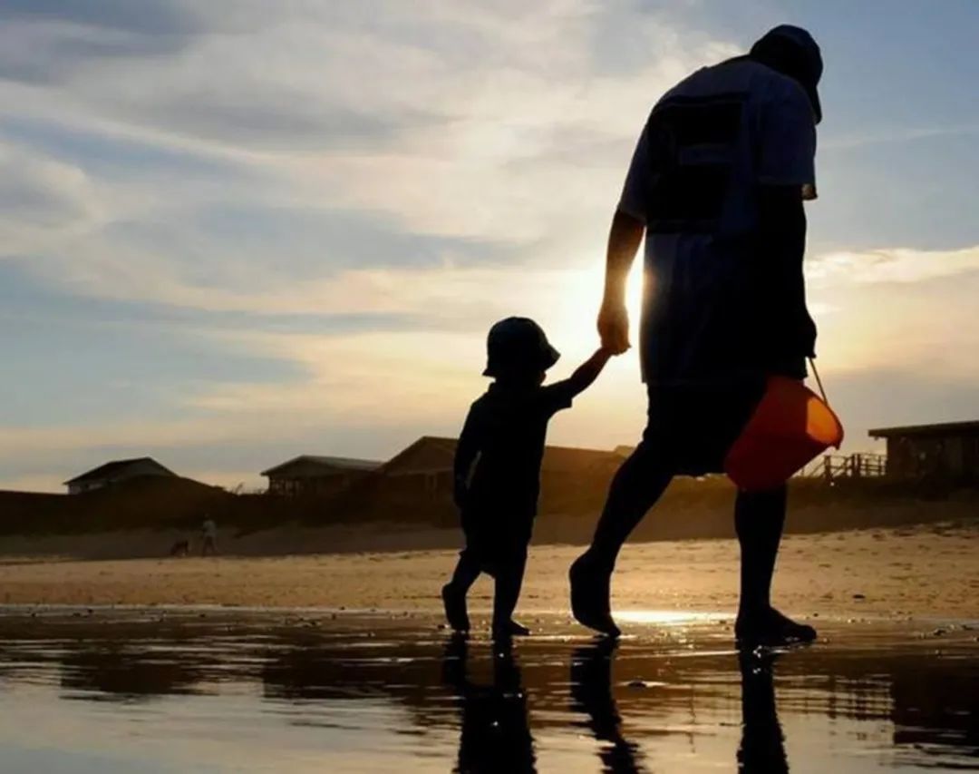 C妈学堂|当孩子被欺负时，请别替他说“没关系”，你的不在意对他伤害很大