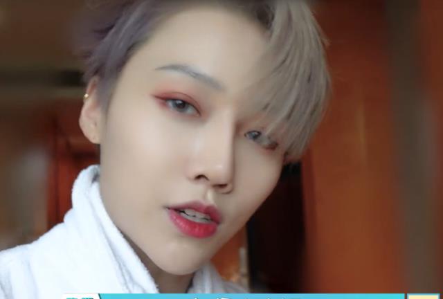 刘雨昕|终于找到刘雨昕不胖的原因，看到她餐盒旁放的东西，难怪光吃不胖