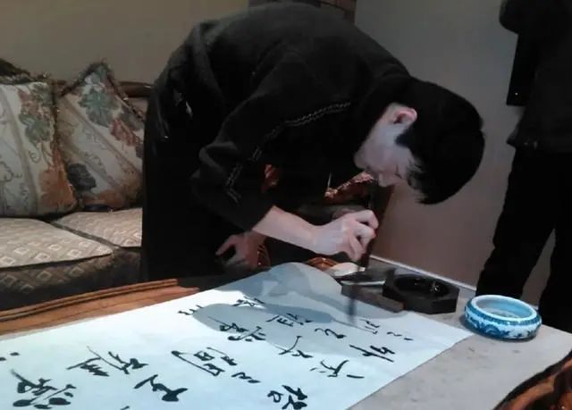 邱淑贞|曾是车间工人，一夜成名后娶“谋女郎”，47岁的他这样逆袭成影帝