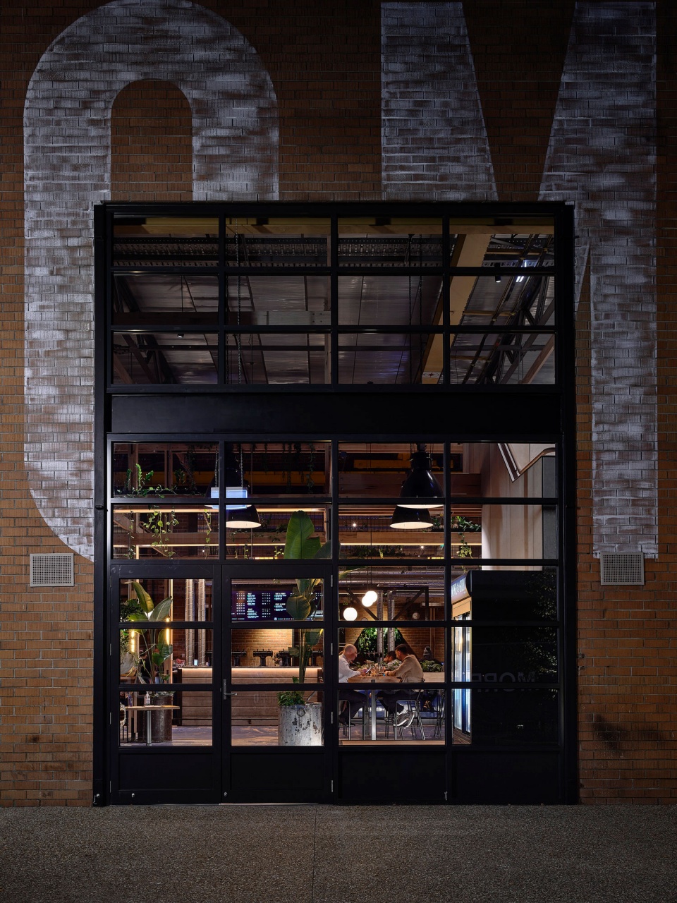 酒吧设计丨美的诠释 · 工厂改造成的啤酒馆