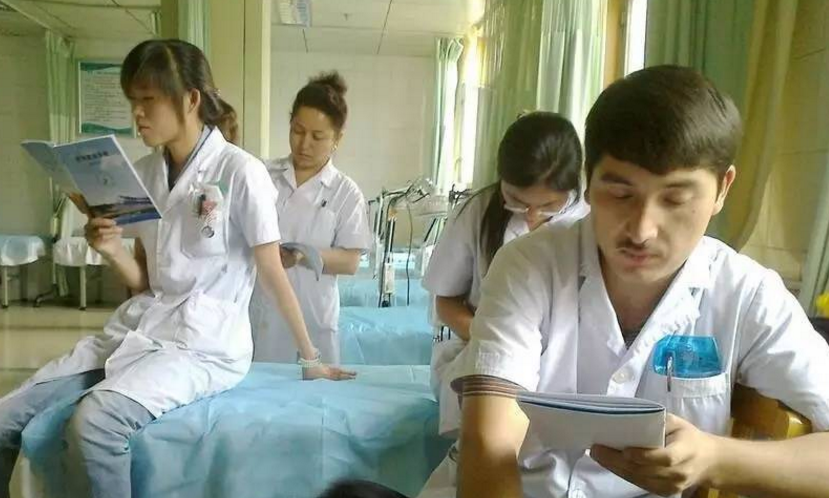 大树说教育|二本学校的“医学生”，毕业之后都去哪？听完过来人的话感到心酸