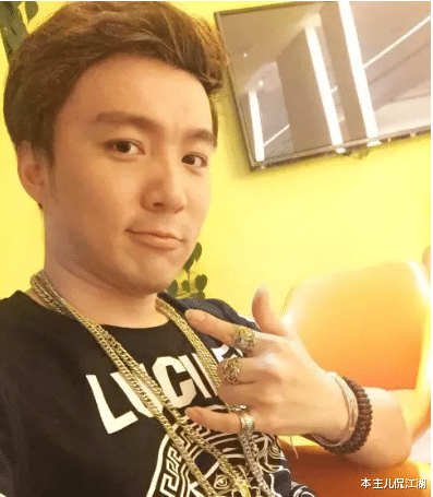 孟智超|8岁成名，14岁秃顶，植发挨300多针不后悔，还记得“三毛”孟启超吗