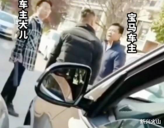 宝马男三记耳光打穿着拐棍男子耳膜,当事人:不会私了,惩治罪恶