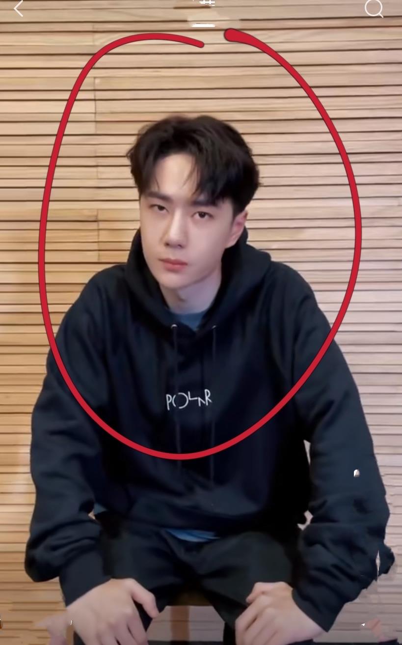 王一博|王一博是“变装”视频！库存太多忙清理，表情拽拽的像小孩