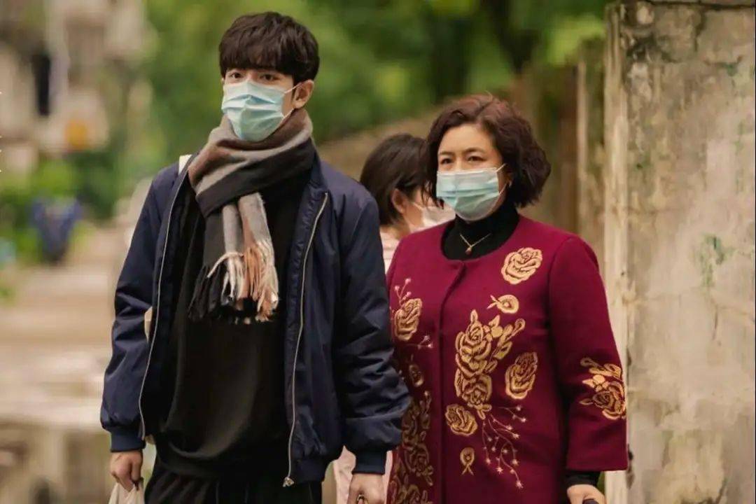 张艺兴|《乔家儿女》坏保姆：从名导争抢的梨涡美人到发福大婶，她经历了什么