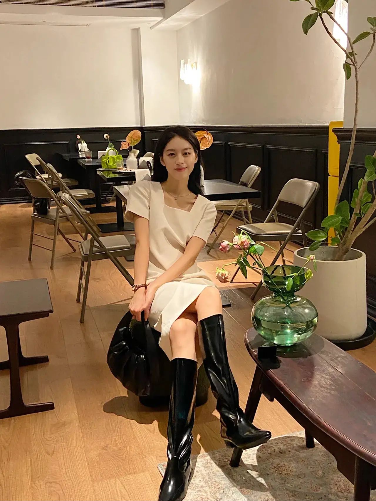 27君|长皮靴配连衣裙，很潮，但是也很热吧！