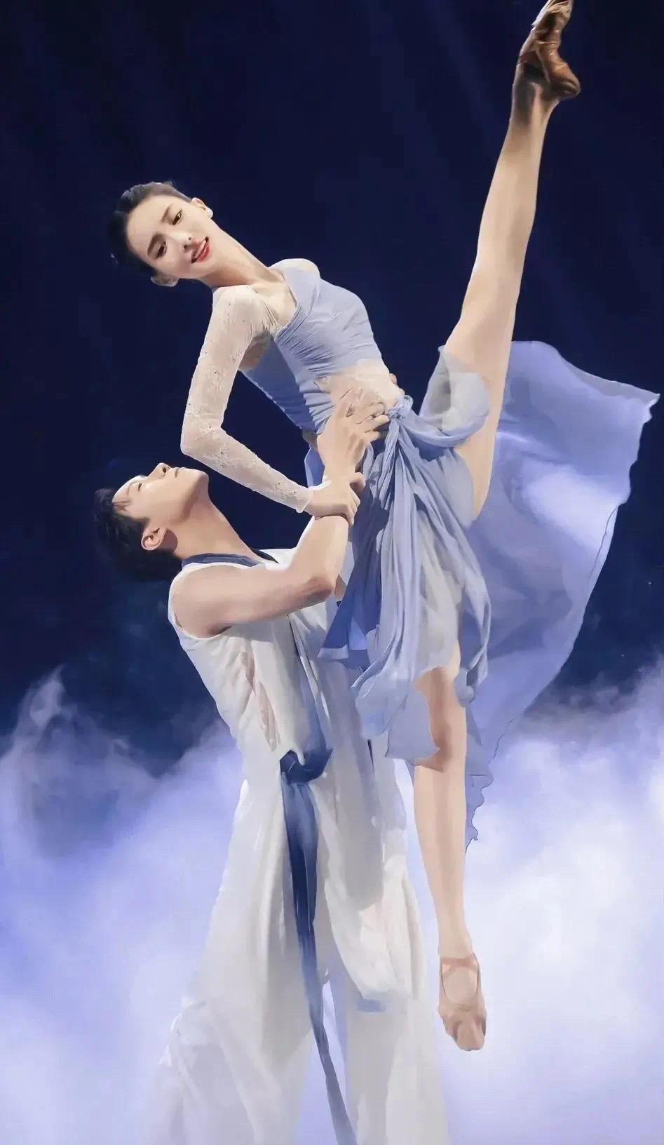 金晨|被嘲万年歪脸却成顶级大美人？颜值气质着实有料，不对称也有魅力