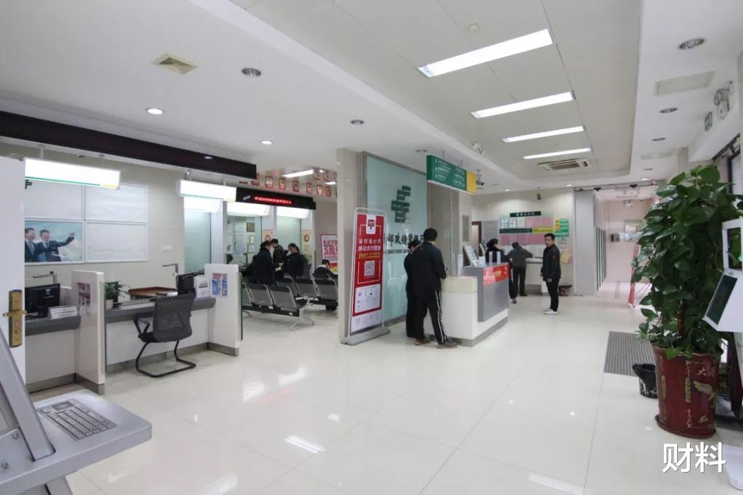 财料 假如银行失误，将储户800元打成800万，储户花完钱，需要归还吗？