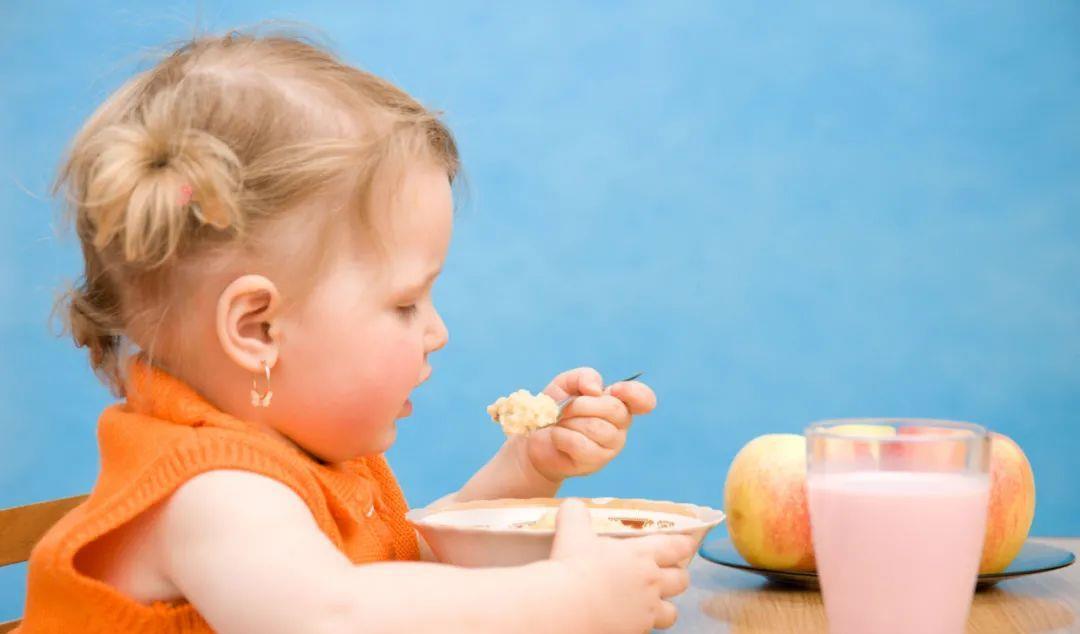 湘曦源小儿推拿|孩子最近胃口差、消化差，能吃汤泡饭吗？