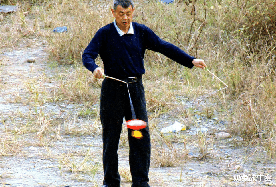 奶兔故事会 75岁大爷自述：去过养老院找过保姆，才知道晚年养老儿女最可靠