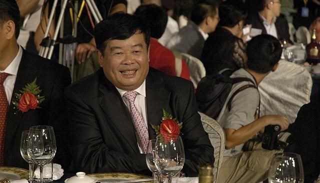曹德旺|曹德旺：豪宅占地5亩，地下室藏满茅台酒，为何3个子女却不愿来住