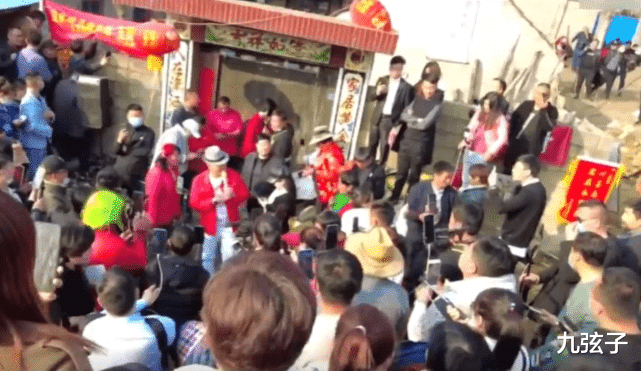 红雨|29岁网红“泡泡龙”之死：流量背后丑恶的资本，资本背后丑恶的人性