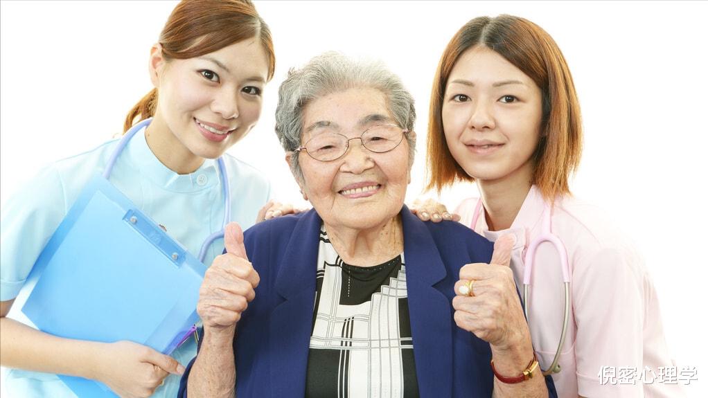 51岁保姆自述:做全职保姆2年,看似轻松,实际上跟做妻子没两样