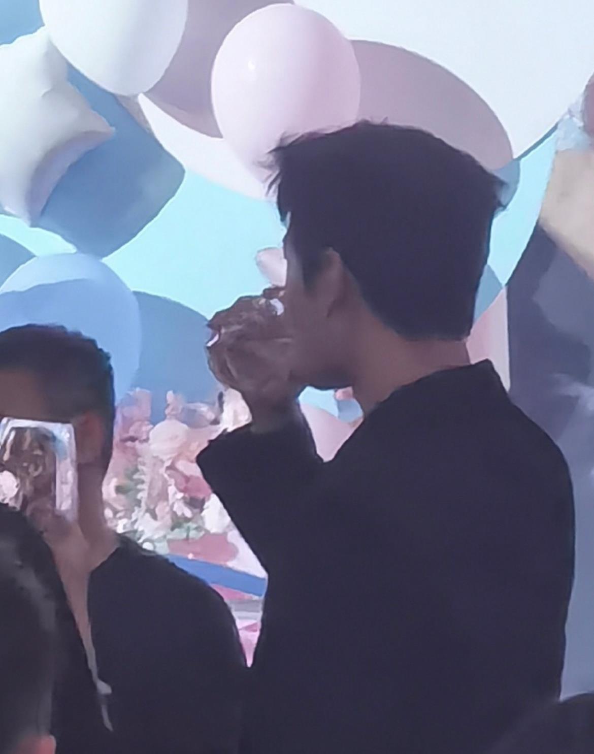 杨洋|杨洋参加庆功宴不喝酒的理由，或许是因为喝酒后总是会自带笑点？