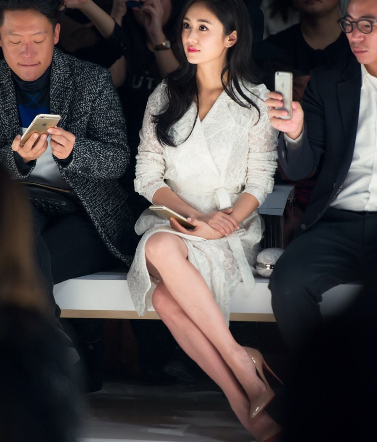 刘芸|刘芸出席活动，紧身连衣裙秀锁骨，网友：玲珑身段超吸睛