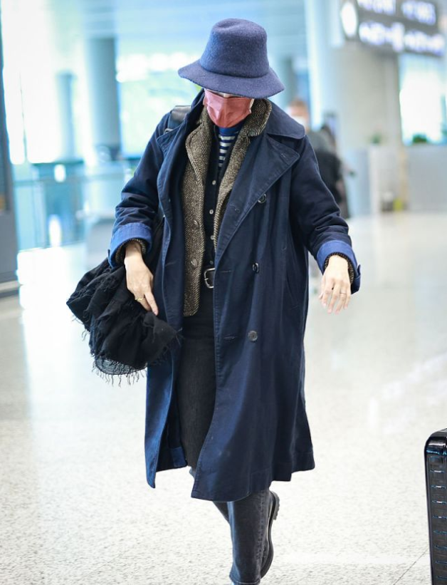 刘烨|刘烨夫妇走机场，安娜叠穿四层保暖又优雅，结婚12年手牵手羡煞旁人