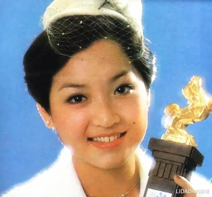 LIDADA的梦想 “可怜”的恬妞：5岁挣钱养自己，26岁嫁富商被骗，为了面子再婚万梓良又离了