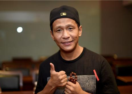 春晚|第一次上春晚就忘词，为拖延时间，瞎编了一句台词如今火遍全国！