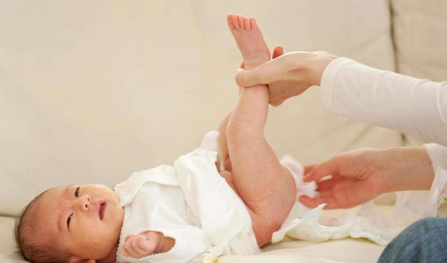 西红柿妈谈育|新生宝宝屁股为何有“淤青”,难道是转世投胎被踢,真相是这样