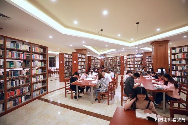 |EDG夺冠,陕西某高校用电竞队旗换国旗?学校给出回应,网友不淡定了