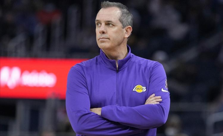 范上官|2胜3负!湖人最新伤病情况,13分后卫签约血赚,沃格尔帅位恐不保