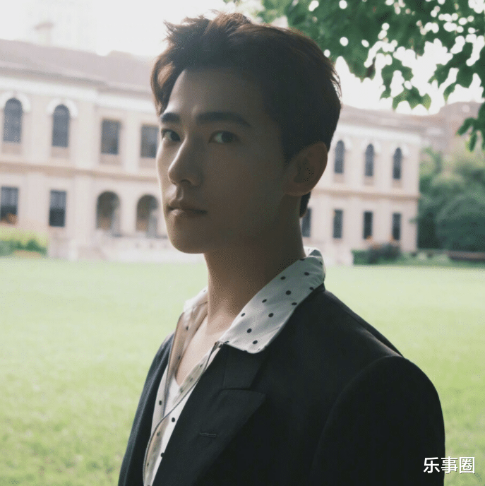 肖战|娱乐圈人人自危，肖战却丝毫没有受到影响，这是为什么？