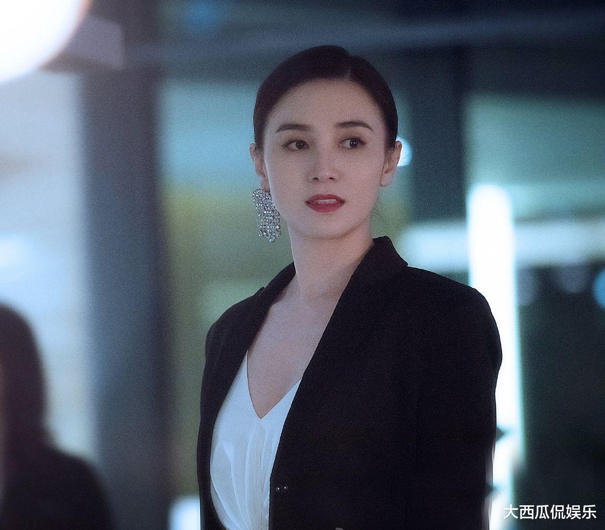 赵丽颖|靳东新上星大剧来袭，上演落魄男，女主实力抢眼，收视稳了