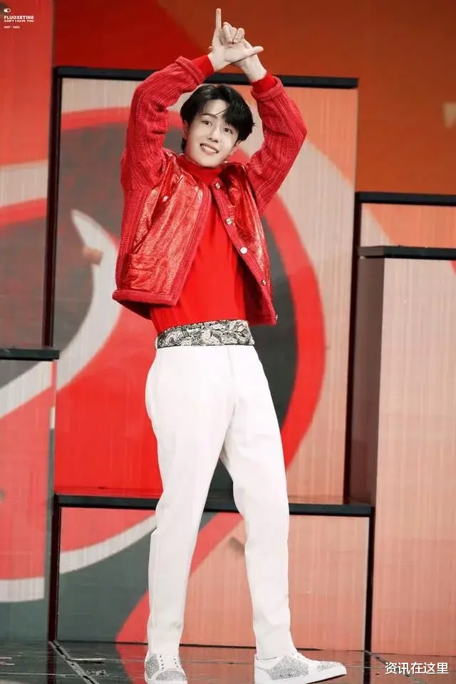 王一博|春晚下班：关晓彤被男友接走，刘德华不在北京，王一博飞奔回家