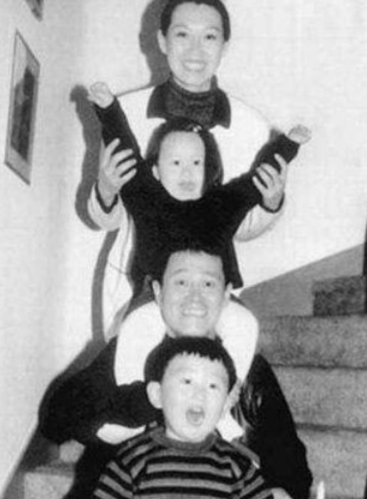 赵本山|同父不同命！赵本山与葛淑珍离婚31年，俩儿女天差地别