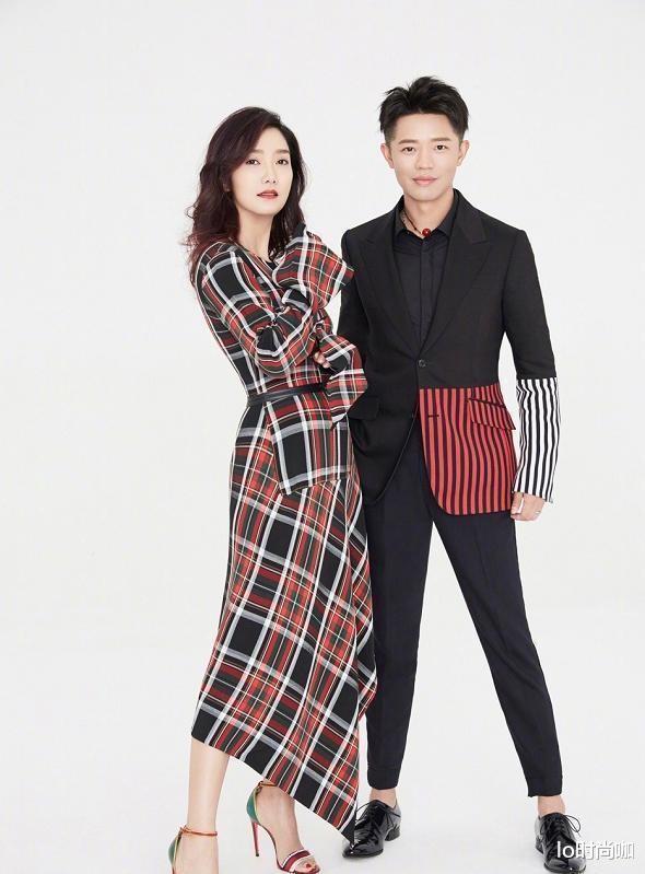 lo时尚咖|“凤凰传奇”玲花穿得比南韩女团还潮，虽然脸蛋不年轻，却不服老