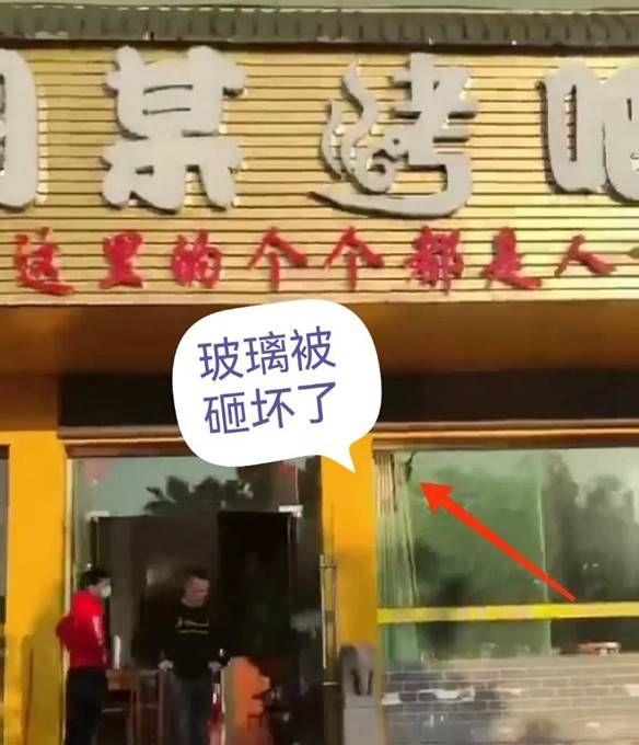 佟志|开豪车抱娇妻？网红周立齐实况酸：账号被封、烤吧被砸、女友离开