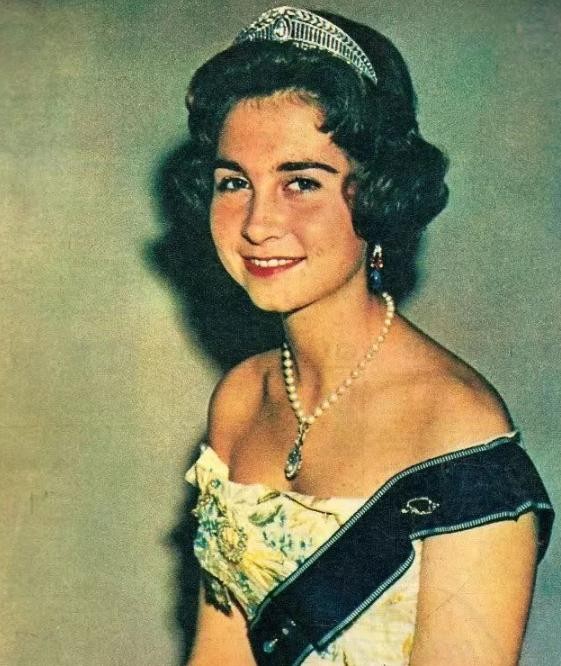 33年前，戴安娜遇見西班牙王後，笑容勉強，比不過出身公主的王後-圖2