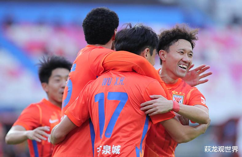 青岛队|2-0！吴兴涵太猖狂了 王大雷立功了，朱挺染红了！青岛队没“周爆”真不行