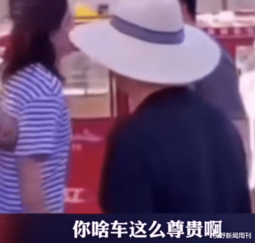  “不赔钱不准供电！”湖北支援河南的电力车被女子拦停，因爱车被电力车溅泥，遭群众怒怼：你啥车这么金贵