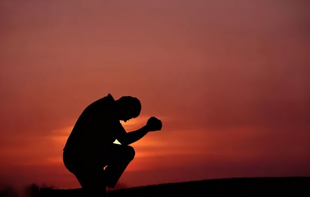 静欢情感 游乐场游乐车坠落，83岁老兵舍身救出小女孩