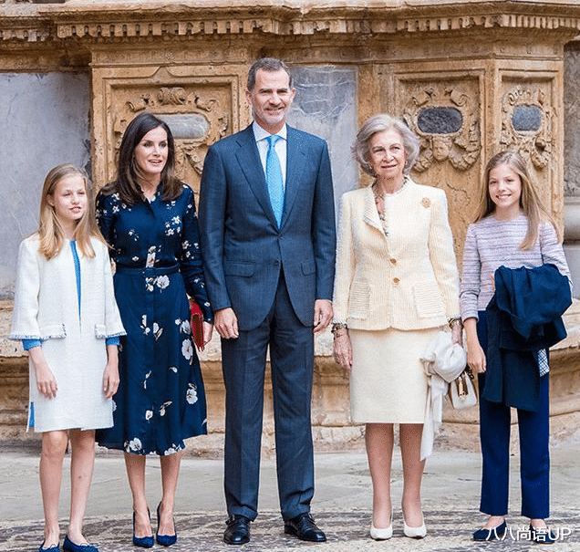 八八尚语UP|西班牙王室祖孙三代逛街,14岁索菲亚毫无公主包袱,好似邻家小妹