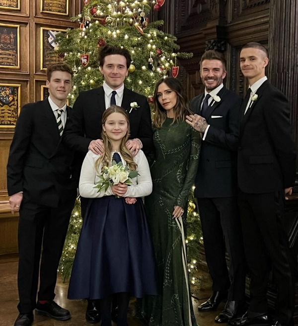 贝克汉姆|圣诞节！贝克汉姆一家成功抢镜，3个儿子败给父亲，女儿有女神范