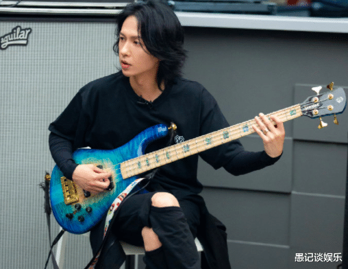 李小冉|40岁张淇节目用力过猛?看了54岁赵明义的拉票,你会理解并爱上他