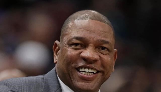 乔尔·恩比德|拒绝大逆转！恩比德狂轰34+11+2，霍华德5+10，篮网这才是东部第一