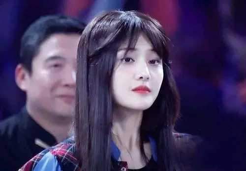 杨紫|女明星的抹胸裙为什么都不会掉？看看郑爽你就明白了