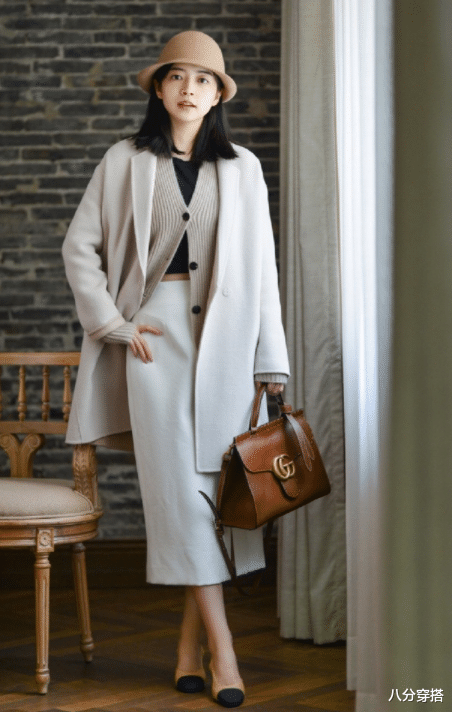 八分穿搭 今年冬天“大衣+开叉裙”又火了,显腿长还有气质,高级时髦