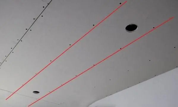 开灯孔到底是谁的活儿？木工电工忙着推卸责任，业主差点被坑惨