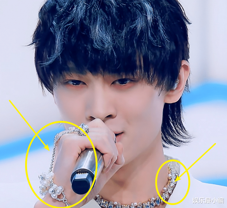 梁森|梁森戴假发引热议，逐渐沦为“后宫”一员，油腻程度不忍直视