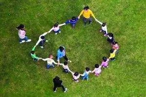 视界沐光VR视力|为了成绩,有多少孩子,被父母逼成近视?