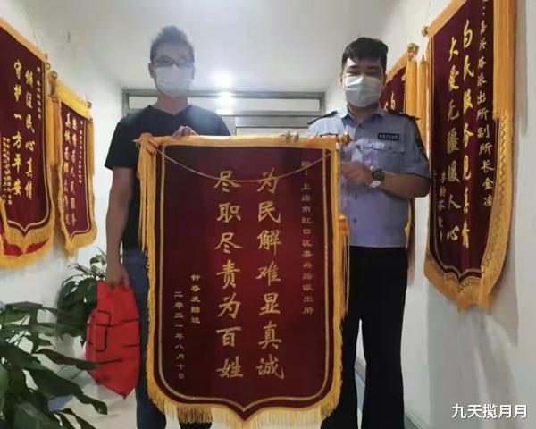 九天揽月月|上海男子骑脚踏板车带100万现金回家，到家丢失50万，有钱人的生活真随意