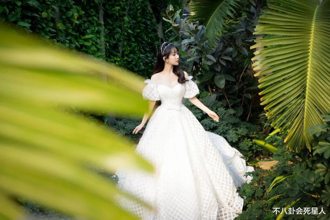 赵丽颖|女星们近照比美：杨幂国风裙清新，赵丽颖秀细腰，热巴建模脸精致