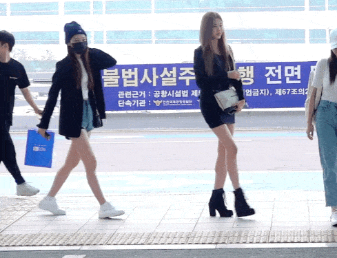 修图|女团成员因腿太长而烦恼！竟反向修图把腿P短 17岁的她比例太优越