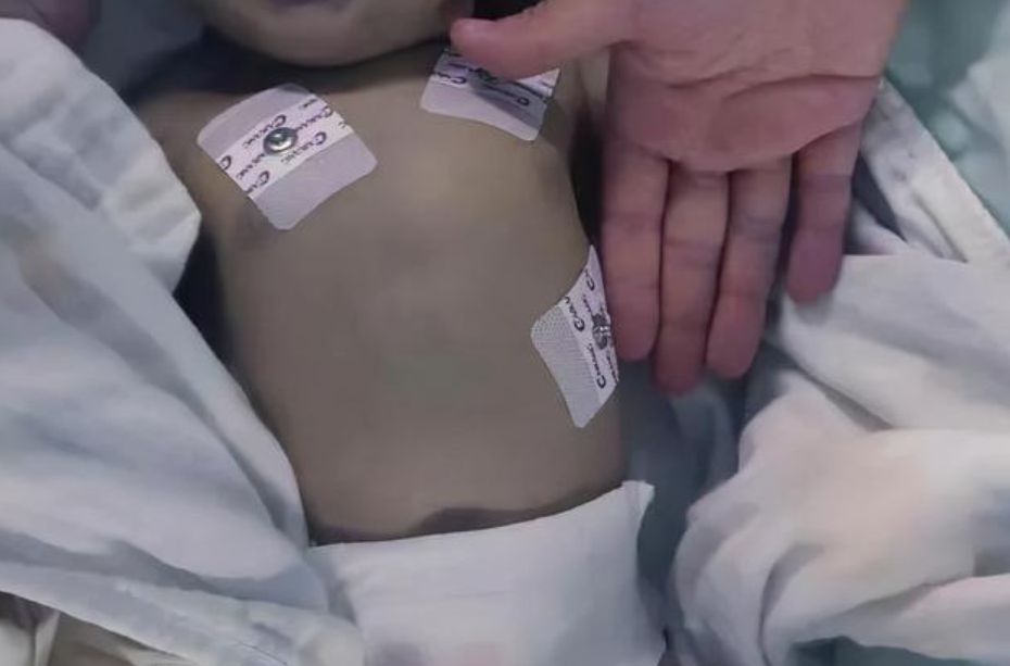 歪妈亲子故事|两名婴儿因蔬菜水冲奶粉致中毒?冲奶粉的这些“坑”,家长要避开