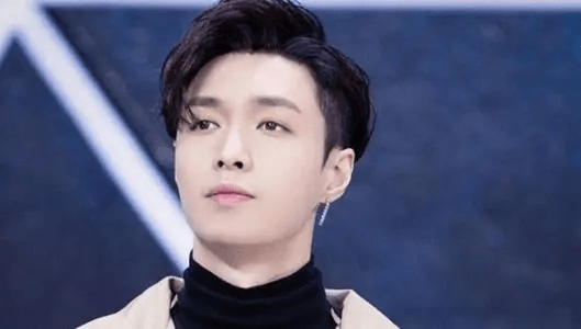 张艺兴|张艺兴险些步周立波后尘，幸亏黄渤及时制止，俩人关系“不一般”