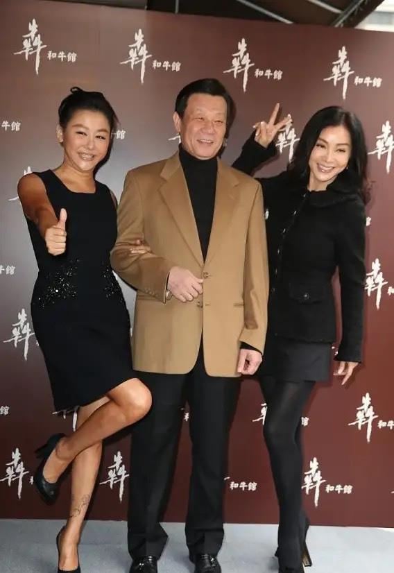 韩国娱乐|如今已经67岁的他身体也渐渐大不如从前，还要为夫人们辛苦奔波